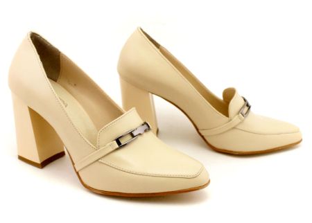 Дамски официални обувки в бежово, модел Магдалена.