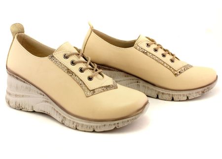 Дамски, ежедневни обувки от естествена кожа в бежово - Модел Сабрина.