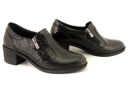Дамски обувки от естествен лак в черно - Модел 571-16