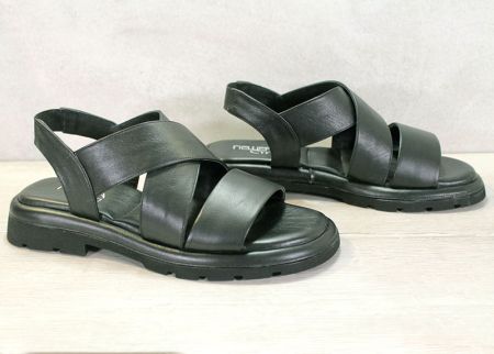 Дамски ниски сандали от естествена кожа в черно - модел 807.03.75