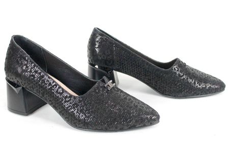 Дамски официални обувки от черна естествена кожа с перфорация и стабилен ток