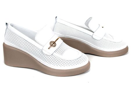 Дамски летни обувки City Aura от естествена бяла кожа с перфорация и клин платформа