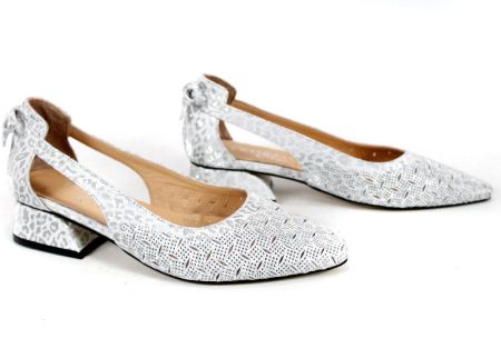 Дамски обувки Aria Flow от естествена кожа в бяло с перфорация и нисък ток