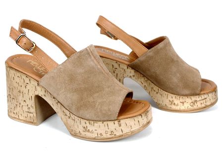 Дамско сабо от естествен велур в пустинно кафяво на платформа с отворени пръсти