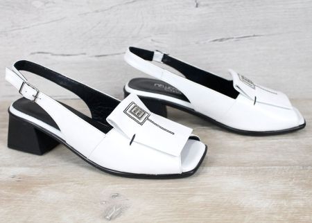 дамски сандали от естествена кожа в бяло с ток