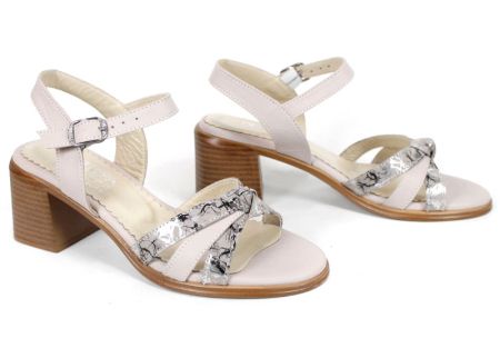 дамски сандали на ток бледо лилаво