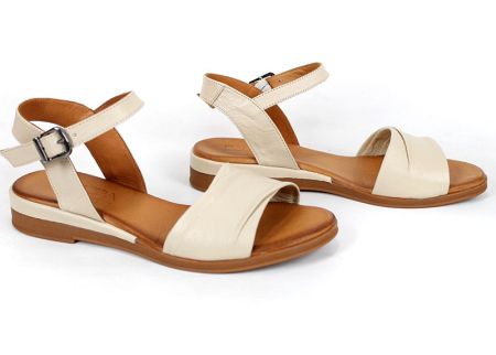 дамски сандали от естествена кожа в бежово ниско ходило