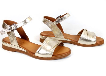 дамски сандали от естествена кожа в злато ниско ходило