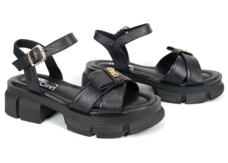 дамски сандали от естествена кожа в черно с масивно ходило