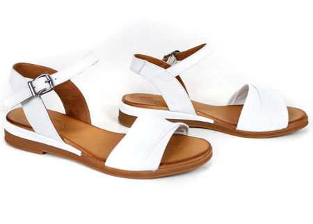 дамски сандали на ниско ходило от естествена кожа в бяло