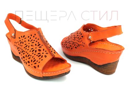 Sandale de damă din piele naturală cu perforare în portocaliu M-126 OR