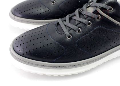 Мъжки спортни обувки в тъмно синьо