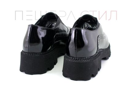 Дамски, есенно-зимни обувки в черно - Модел Лара