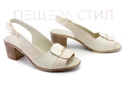 Дамски сандали на нисък ток в бежово - Модел Клаудия