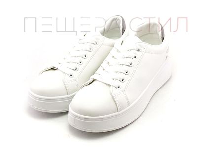 Дамски спортни обувки в бяло, модел 15-1