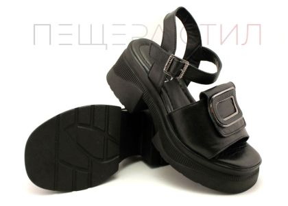 Дамски сандали от естествена кожа в черно, модел Камелия.