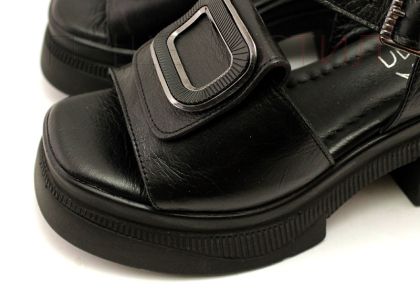 Дамски сандали от естествена кожа в черно, модел Камелия.