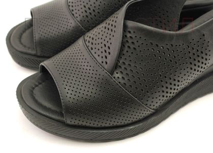 Дамски сандали от естествена кожа в черно - Модел Иглика.