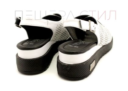 Дамски сандали от естествена кожа в бяло - Модел Иглика.
