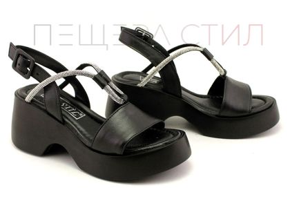 Дамски сандали от естествена кожа в черно - Модел Юми.