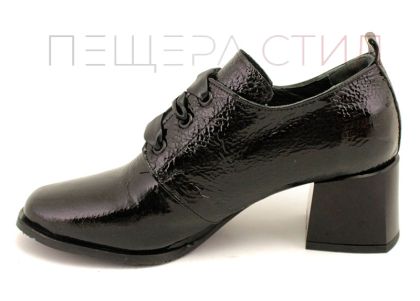 Дамски официални обувки от естествен лак в черно - Модел Камелия.