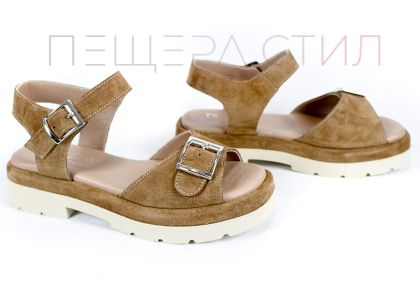 Дамски сандали Terra Vibe от естествен велур в цвят канела с бежова платформа и метални катарами-1