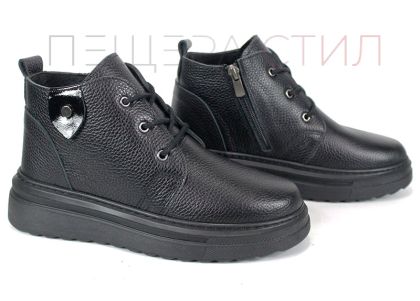 Дамски зимни кларкове от черна кожа с лачен аксесоар - модел Winter Glossy Clarks