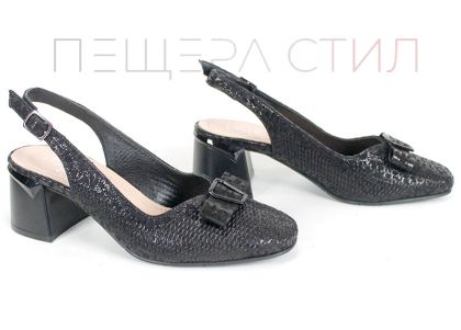 Дамски сандали Riva Plain от естествена кожа с отворена пета, перфорация и широк ток