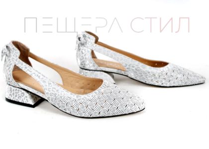 Дамски обувки Aria Flow от естествена кожа в бяло с перфорация и нисък ток