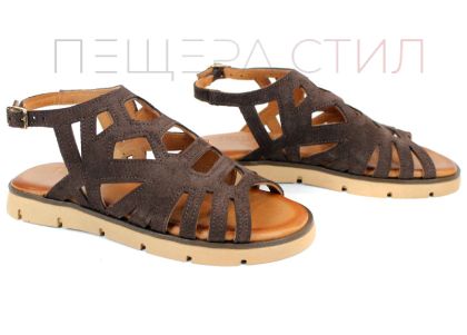 Soft Presence – дамски ниски сандали от естествен велур в тъмно кафяво с изчистен дизайн