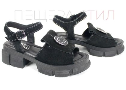 Alvera Mode – дамски сандали от естествен велур в черно с масивно ходило