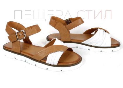 Chic Essence – дамски сандали от естествена кожа в бяло и светло кафяво с елегантен контраст