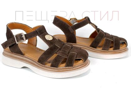 Senda Bella – дамски сандали от естествен велур в тъмно кафяво с с изразена и балансирана визия