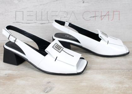 дамски сандали от естествена кожа в бяло с ток