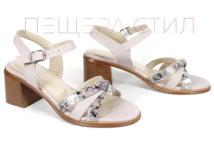 дамски сандали на ток бледо лилаво