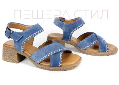 дамски сандали от естествен велур в синьо на ток