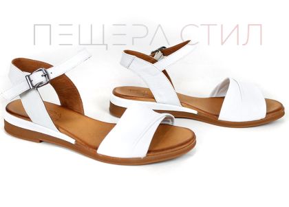 дамски сандали на ниско ходило от естествена кожа в бяло