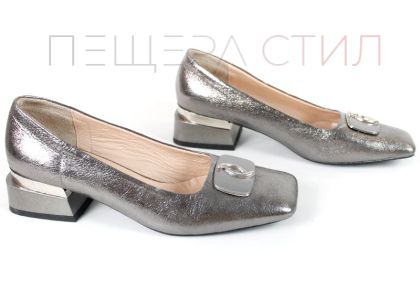 Дамски обувки на нисък ток от естествена кожа в платинено