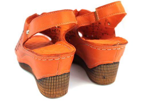 Дамско сандали от естествена кожа с перфорация в оранжево M-126 OR