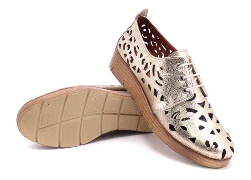 Дамски летни обувки с перфорация в златисто 247-465 ZL