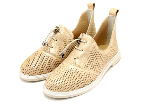 Дамски летни обувки с перфорация в цвят бежов сатен 464-55 BJ