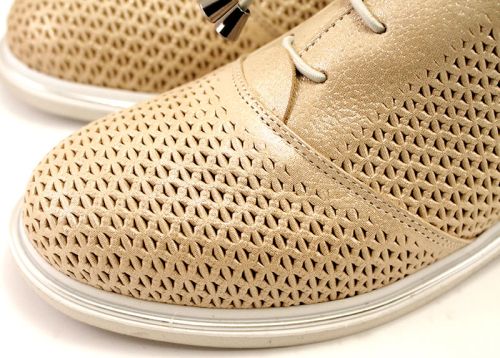 Дамски летни обувки с перфорация в цвят бежов сатен 464-55 BJ