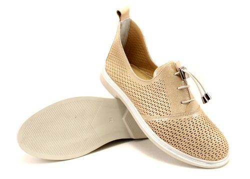 Дамски летни обувки с перфорация в цвят бежов сатен 464-55 BJ