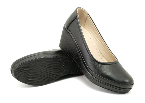 Дамски обувки на платформа в черно подходящи за ежедневно и формално носен - 2300 CH