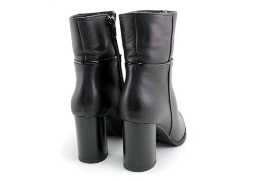 Botine de damă din piele naturală în negru 714 CH