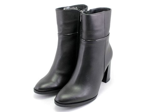 Botine de damă din piele naturală în negru 714 CH