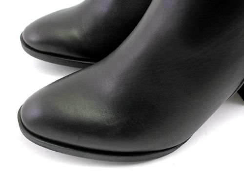 Botine de damă din piele naturală în negru 714 CH