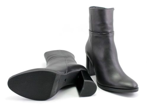 Botine de damă din piele naturală în negru 714 CH