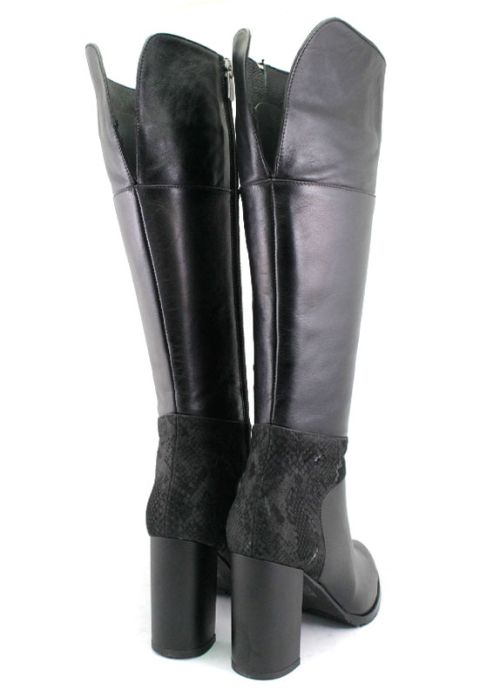 Елегантни дамски ботуши от естествена кожа в черно, модел Бамби.