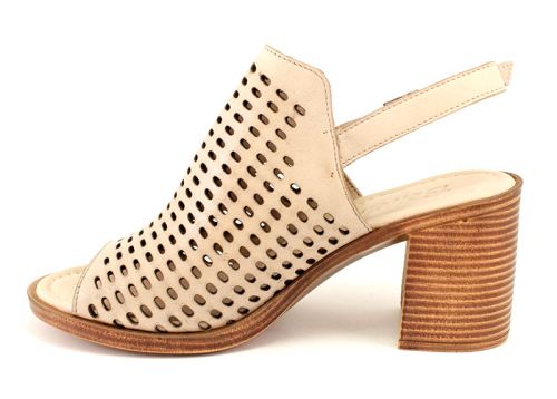Дамски сандали от естествена кожа в бежово- Модел Марина.